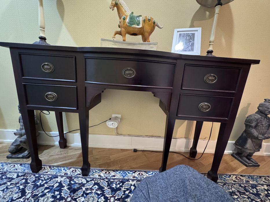 Consola inglesa classica