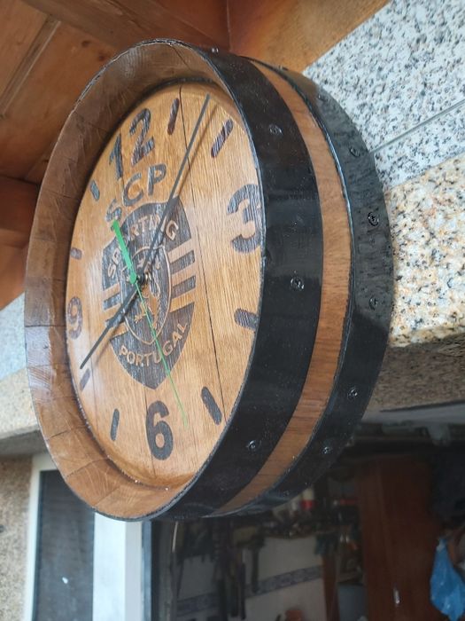 Relogio feito de barril