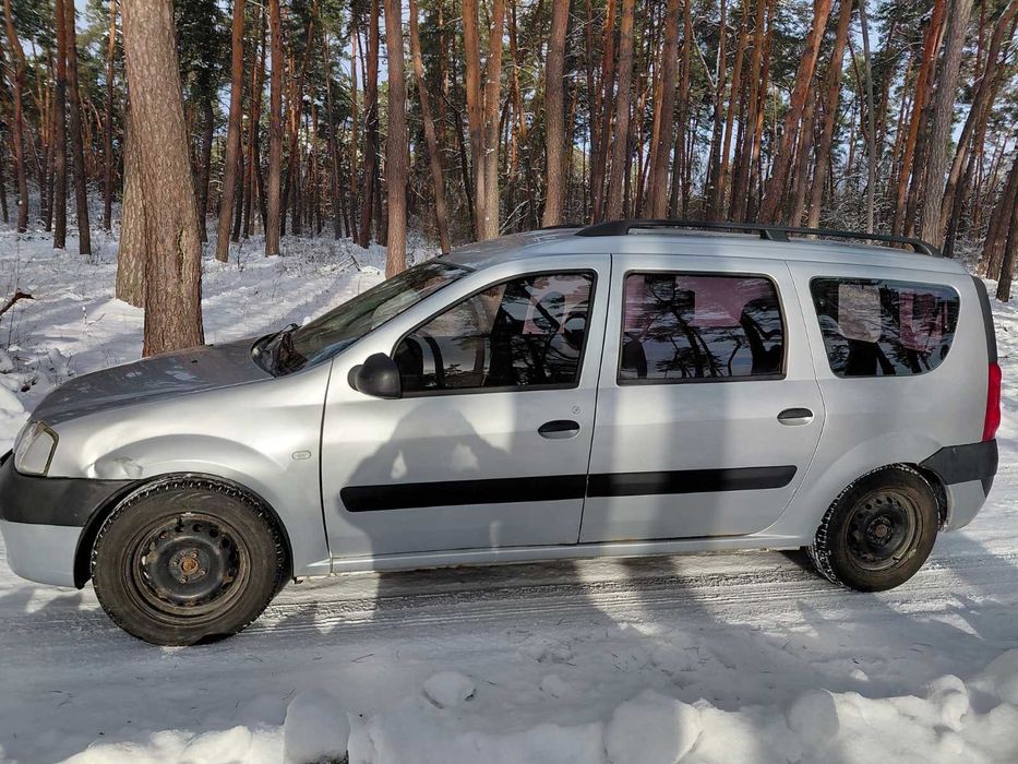 Dacia Logan 2009 рік