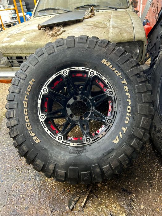 Pneus 37/12.5/17 BF GOODRICH MUD TERRAIN C/ Jantes Novas