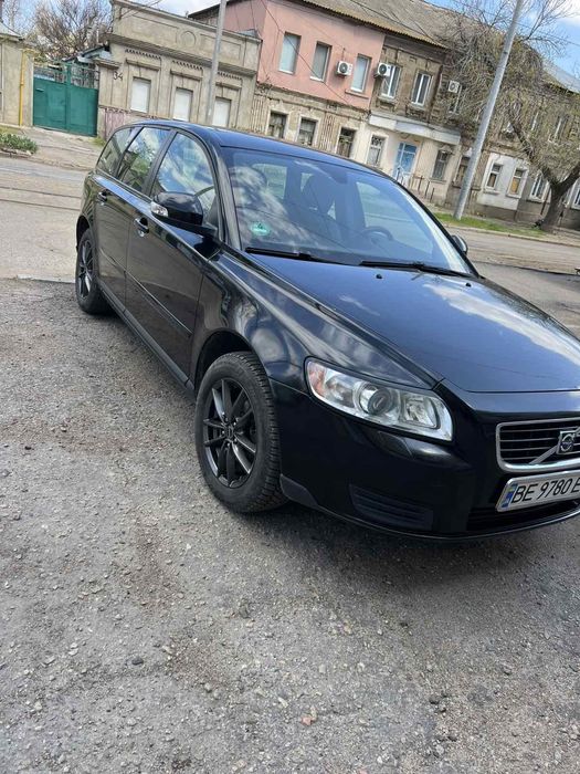 Volvo V50 2009 год