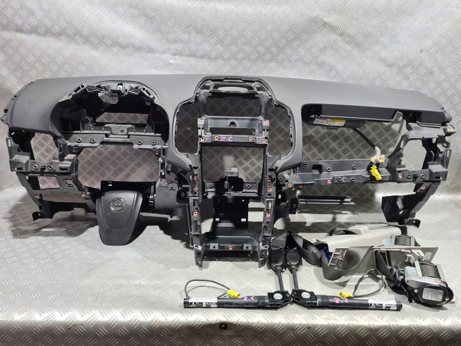 deska kokpit konsola airbag pasy opel zafira c
