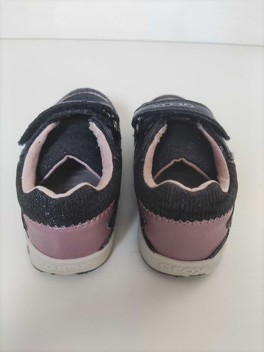 Sapatilhas e sapatos criança