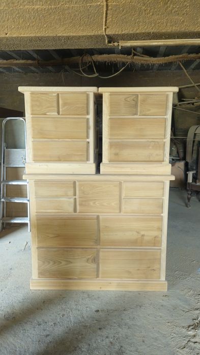 1 Cómoda c/ base do espelho e 2 mesinhas de cabeceira