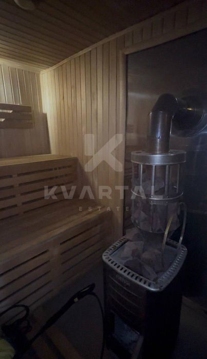 Продам  будинок 216м2  із зрубу з ремонтом. Джакузі, сауна!