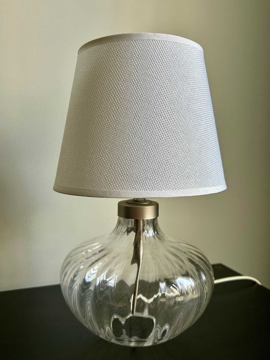 Candeeiro com abajur branco