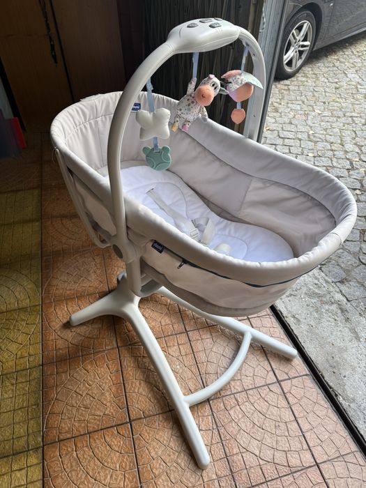 Chicco baby hug 4 em 1 com colchão extra, roupa de cama e kit de comer