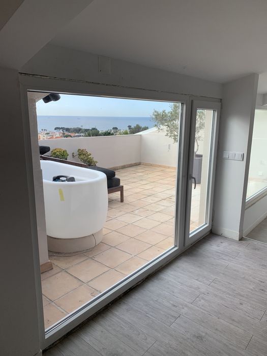 Montagem e reparação de Janelas/Portas em PVC & Estores.