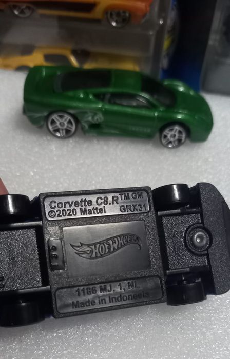Conjunto 2 hot wheels corvette & jaguar