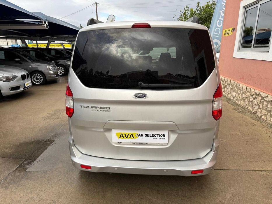 Ford Tourneo Courier 1.5 TDCi Titanium