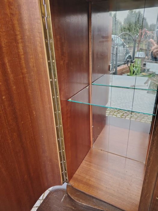 Stary kredens, fornirowany