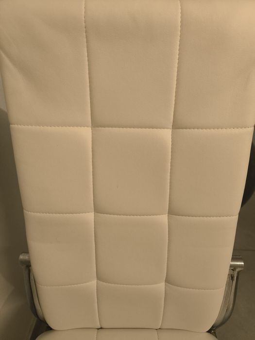 Duas Cadeiras Brancas Conforama