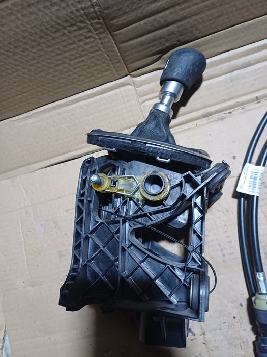 Linki, pedał , wybierak skrzyni biegów Ford Kuga MK2