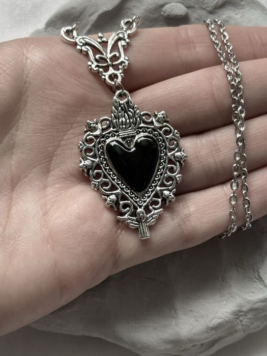 Naszyjnik czarne serce w stylu vintage