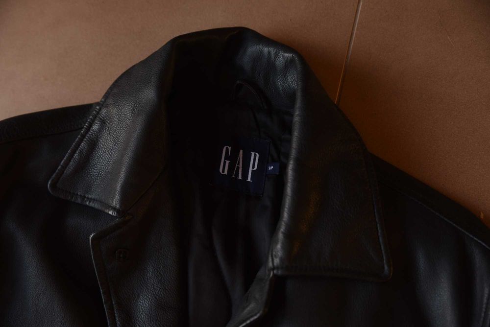 Casaco em pele genuina preto GAP homem