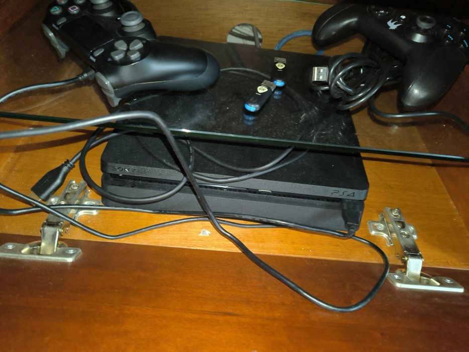PS4 Slim como nova
