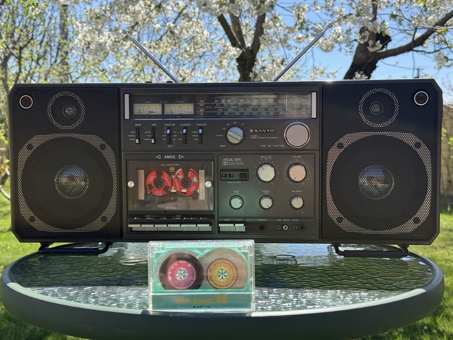 Продам магнитолу Sanyo M 9998LU