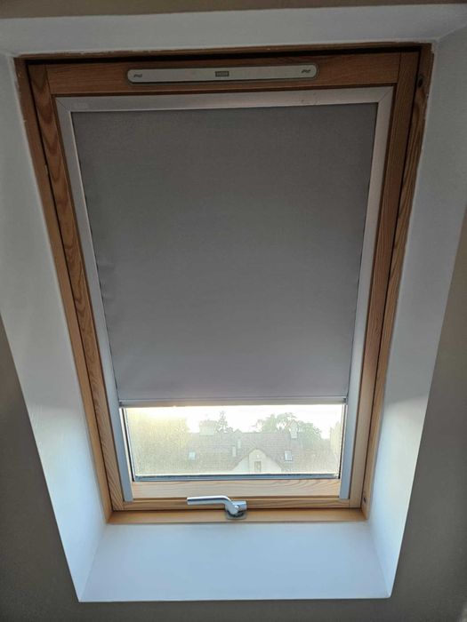 roleta Velux szara 61cm x 100cm