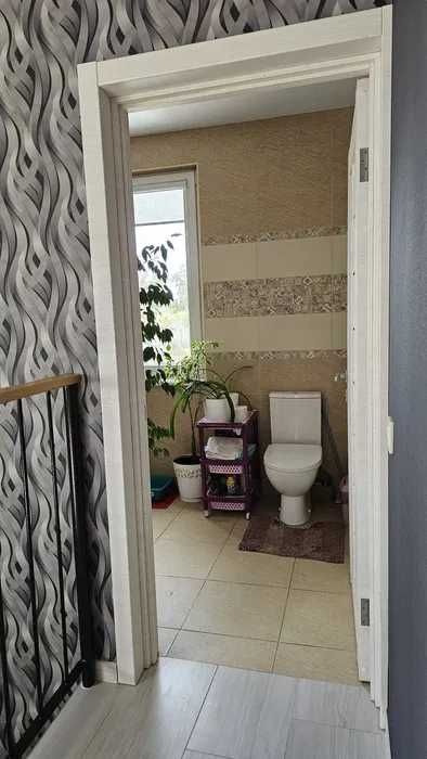 Продам 2х поверховий будинок,Рогань, 182м2 з євроремонтом(код 5325)