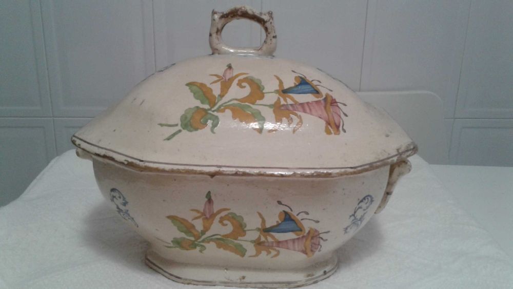 Terrina. Muito antiga. Anos finais de 1800