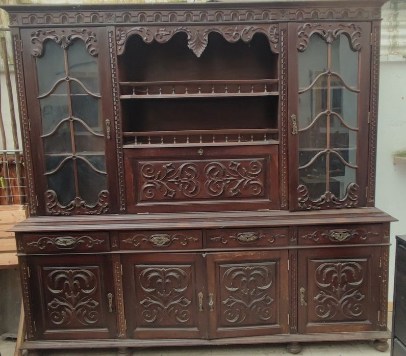 Móvel antigo com requinte