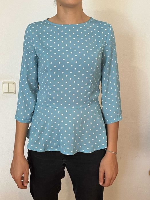 Blusa em azul turquesa, mangas a 3/4