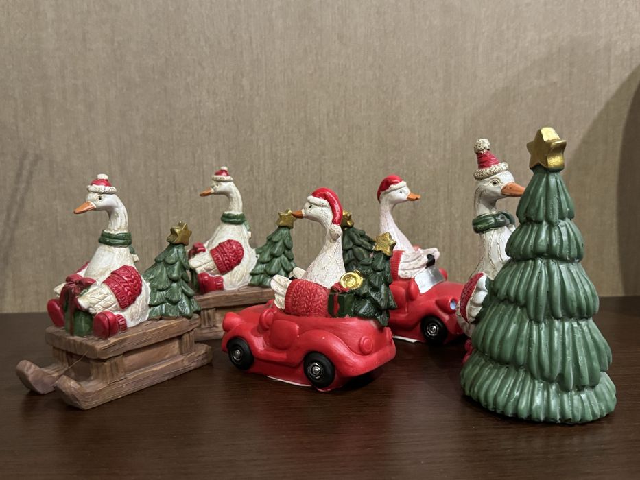 Новорічний декор прикраса / гуси статуетка