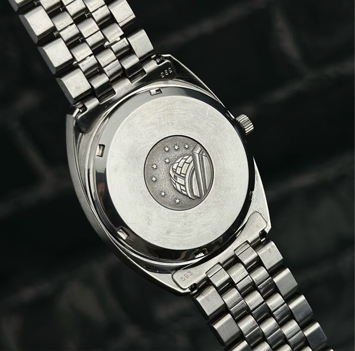 OMEGA  Constellation c-shaped Cal. 1021.  Gerald Genta White Gold Bezel