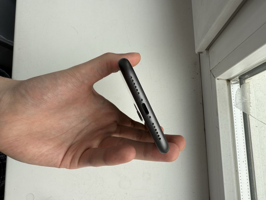 Айфон 11 64 гб чорний