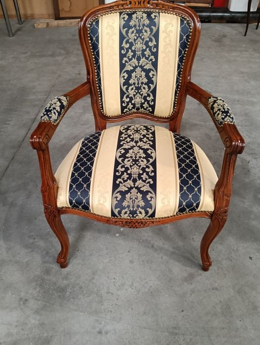 Piękny antyczny fotel Ludwikowski