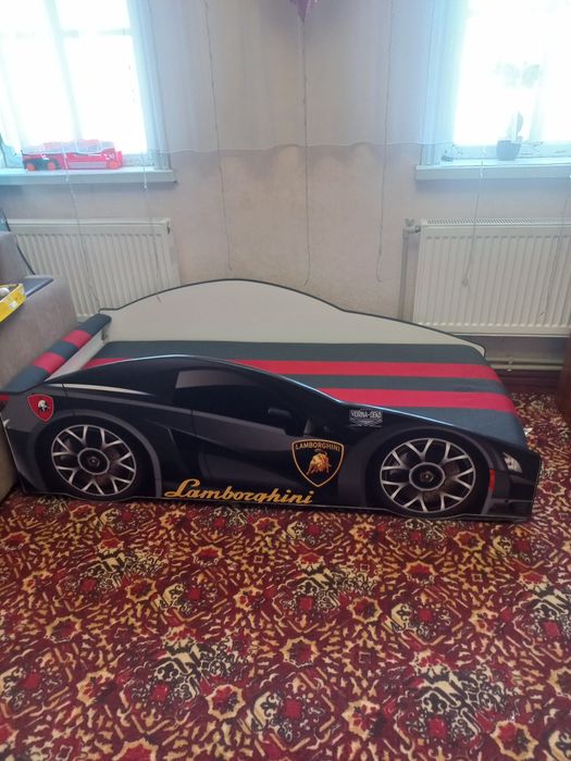 Продам дитяче ліжко машинку  Ламборгині.  Майже нове