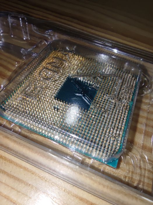 Продам процесор AMD Ryzen 7 2700X