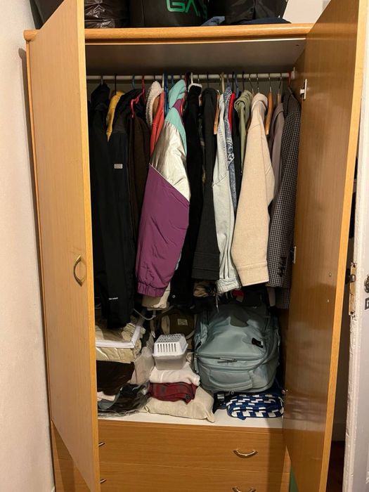 Guarda-roupa grande de madeira