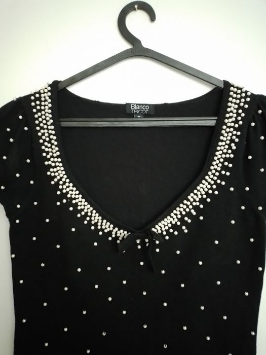 Vestido curto de festa com pérolas