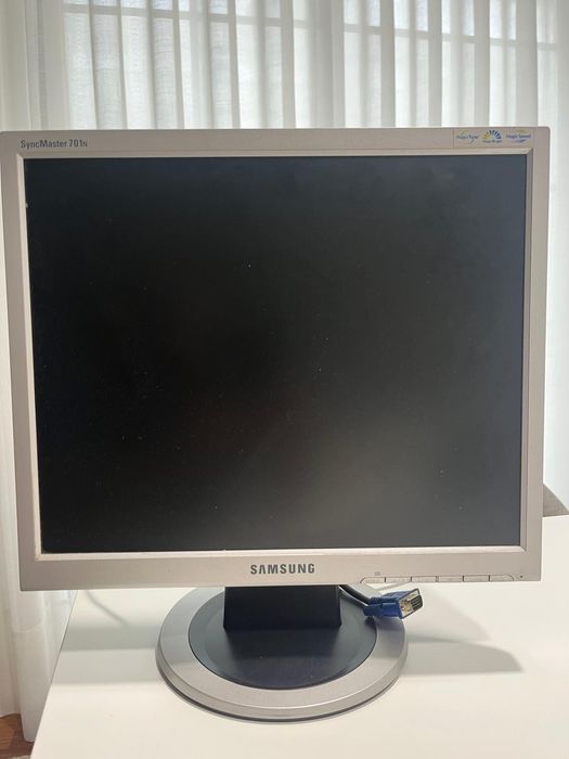Monitor Samsung 14'' usado! Em muito bom estado!