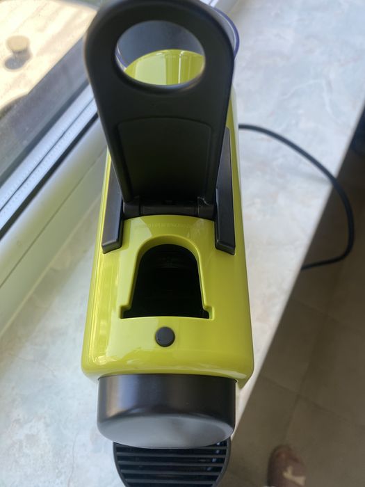 Капсульна кавоварка Nespresso Essenza Mini D30 Lime Green з Капучінато