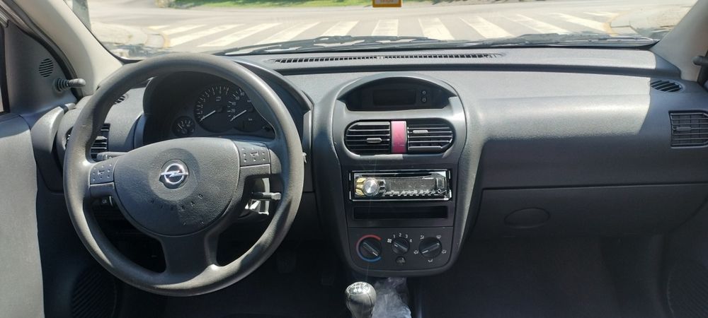Opel Corsa 1.2 em bom estado geral