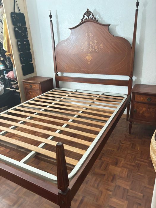 Cama de madeira classica