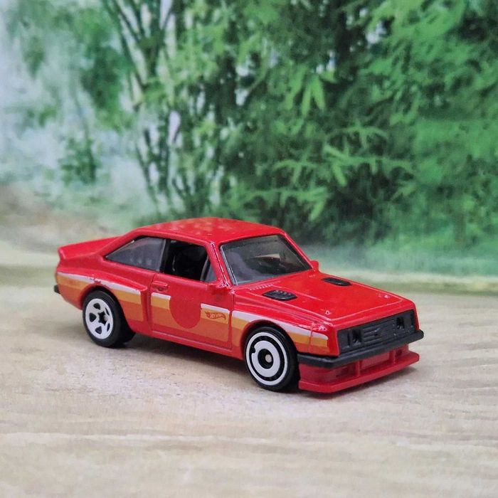Машинка модель Hot Wheels Ford Escort RS2000 Red, нов., без упак