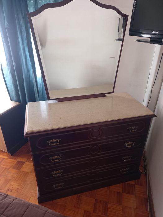 Comoda com espelho