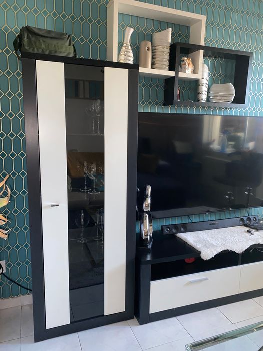 Cristaleira Moderna - Ótimo Estado!