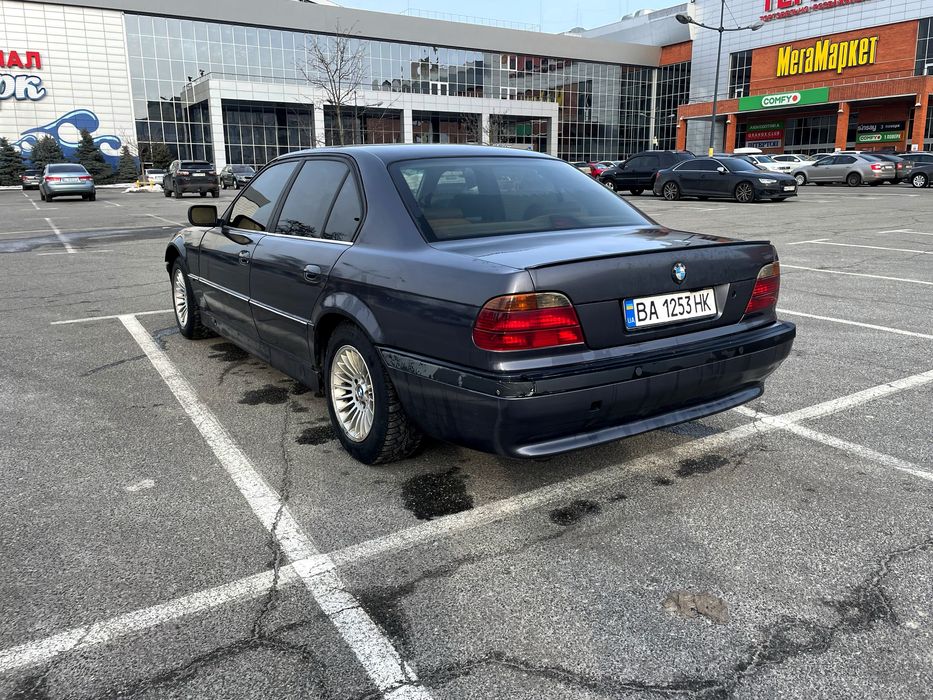 Продам BMW e38 2.5дизель