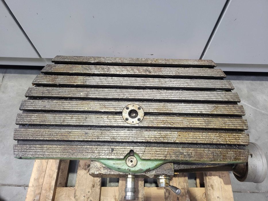 Stół teowy do frezarki X8132 3 osiowy