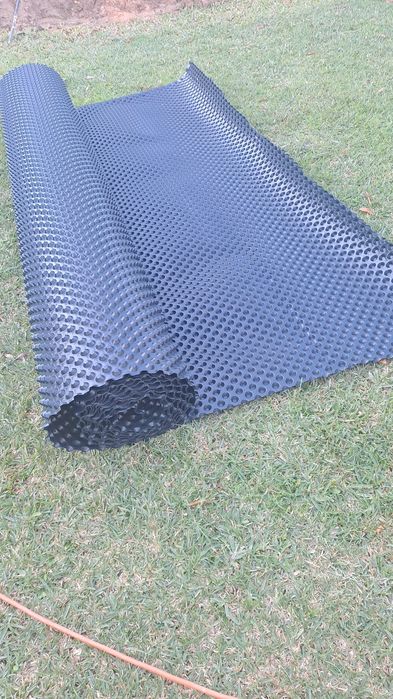 Fondaline. Manta/tela/plástico  drenante pitonada