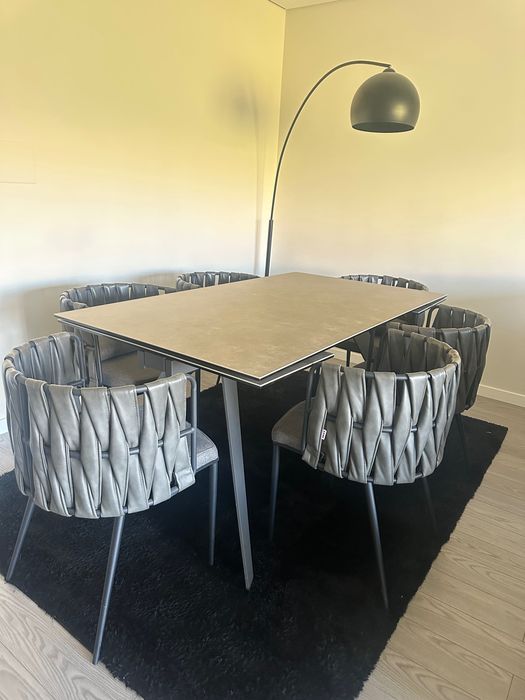 Mesa de jantar com 6 cadeiras