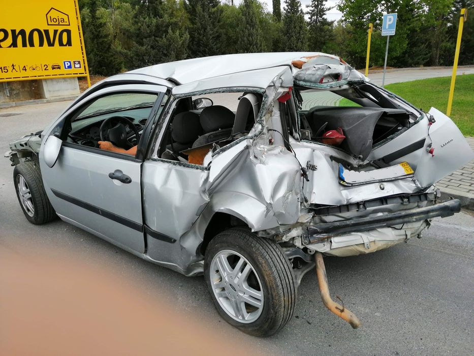 Ford Focus 1.8 TDDi 90 cavalos ano 12 /2003 boa mecânica para peças