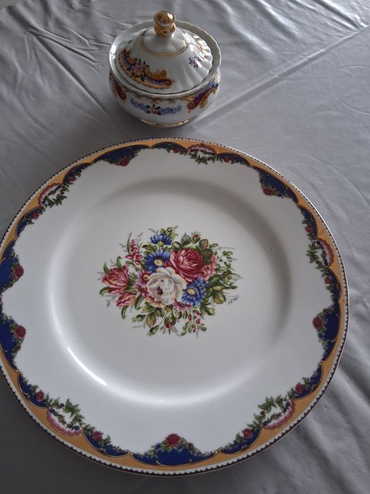 Pratos de porcelana para apoio, motivos diversos, óptimo estado