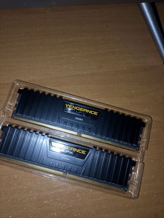 Corsair Vengeance LPX 32GB (2×16) DDR4 3200MHz CL16 — нова