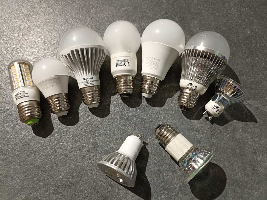 Żarówka LED - E27 - żarówki 7 +2szt - do piwnicy, na strych, na budowę