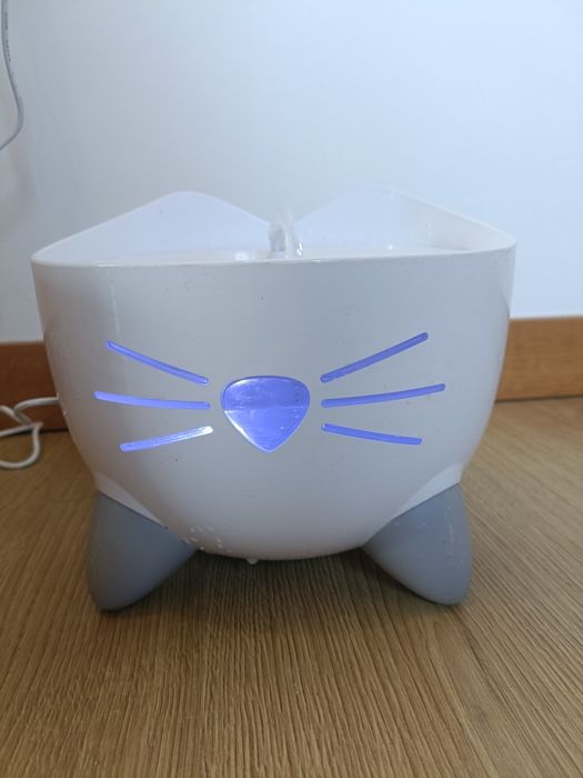 Fonte Pixi da marca Catit